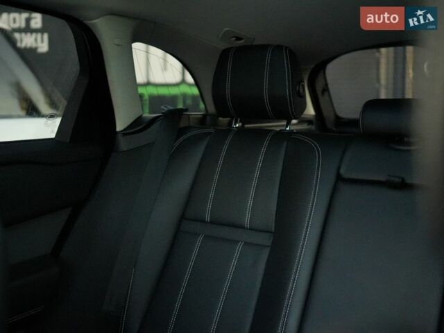 Білий Ленд Ровер Рендж Ровер Велар, об'ємом двигуна 2 л та пробігом 27 тис. км за 37000 $, фото 8 на Automoto.ua