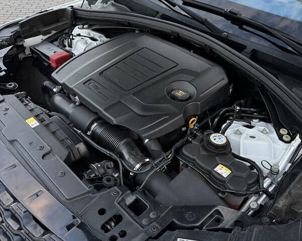 Белый Ленд Ровер Рендж Ровер Велар, объемом двигателя 2 л и пробегом 80 тыс. км за 35500 $, фото 53 на Automoto.ua