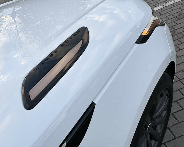 Белый Ленд Ровер Рендж Ровер Велар, объемом двигателя 2 л и пробегом 80 тыс. км за 35500 $, фото 14 на Automoto.ua