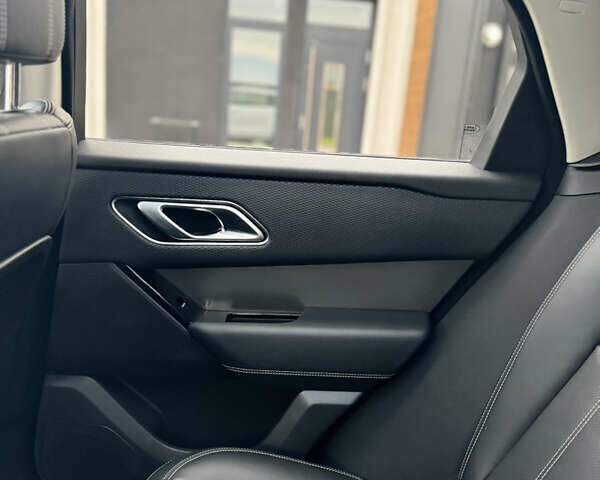 Белый Ленд Ровер Рендж Ровер Велар, объемом двигателя 2 л и пробегом 62 тыс. км за 39900 $, фото 20 на Automoto.ua