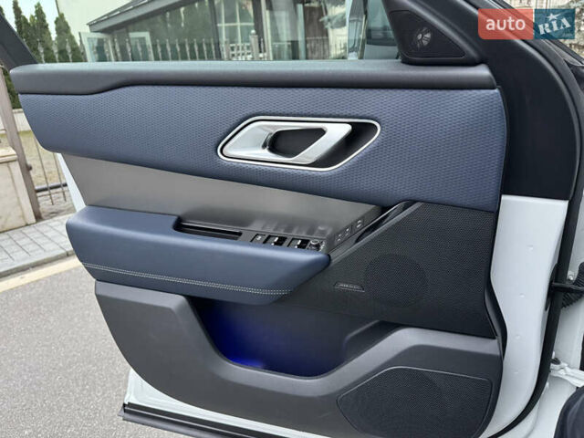 Білий Ленд Ровер Рендж Ровер Велар, об'ємом двигуна 2.99 л та пробігом 71 тис. км за 47900 $, фото 32 на Automoto.ua