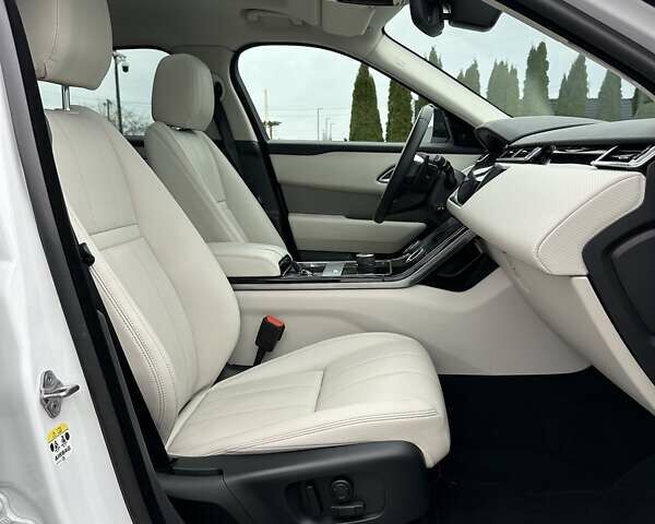 Білий Ленд Ровер Рендж Ровер Велар, об'ємом двигуна 2 л та пробігом 129 тис. км за 34900 $, фото 30 на Automoto.ua