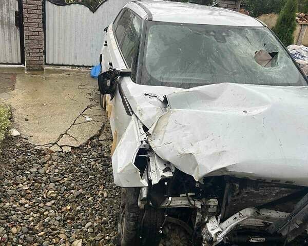 Білий Ленд Ровер Рендж Ровер Велар, об'ємом двигуна 2 л та пробігом 102 тис. км за 12000 $, фото 3 на Automoto.ua