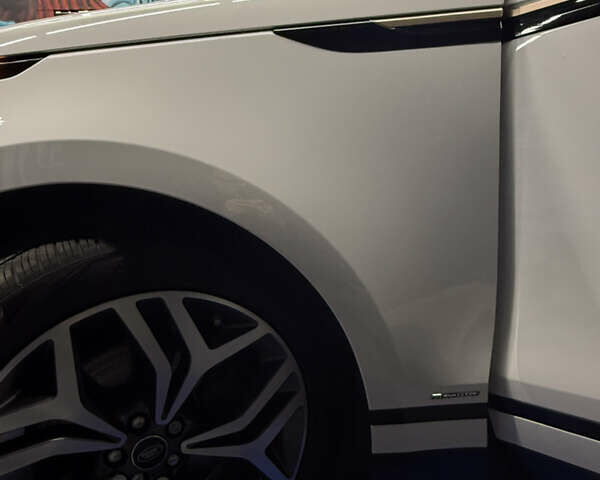 Белый Ленд Ровер Рендж Ровер Велар, объемом двигателя 3 л и пробегом 95 тыс. км за 43000 $, фото 3 на Automoto.ua