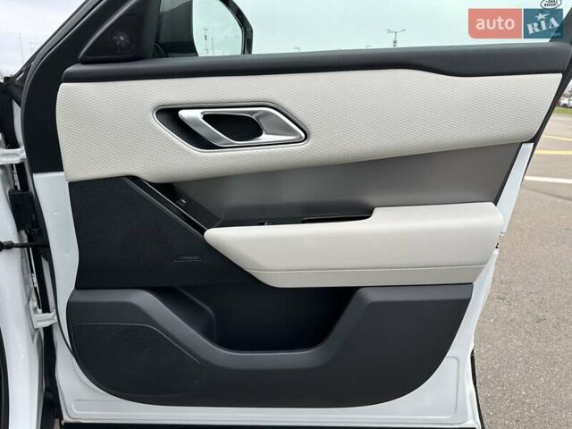 Білий Ленд Ровер Рендж Ровер Велар, об'ємом двигуна 2 л та пробігом 129 тис. км за 34900 $, фото 29 на Automoto.ua