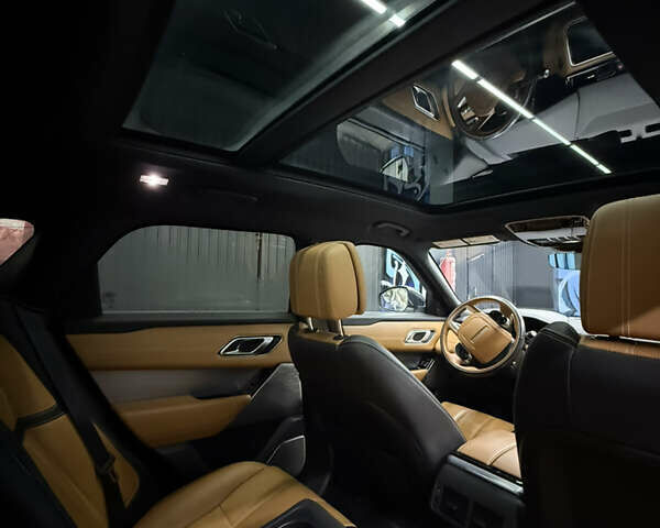 Белый Ленд Ровер Рендж Ровер Велар, объемом двигателя 3 л и пробегом 95 тыс. км за 43000 $, фото 6 на Automoto.ua