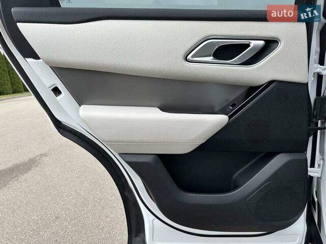 Білий Ленд Ровер Рендж Ровер Велар, об'ємом двигуна 2 л та пробігом 129 тис. км за 34900 $, фото 19 на Automoto.ua