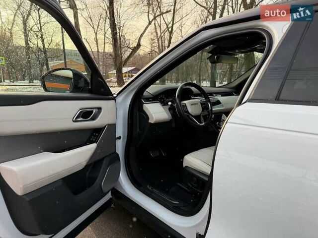 Белый Ленд Ровер Рендж Ровер Велар, объемом двигателя 3 л и пробегом 65 тыс. км за 29000 $, фото 6 на Automoto.ua