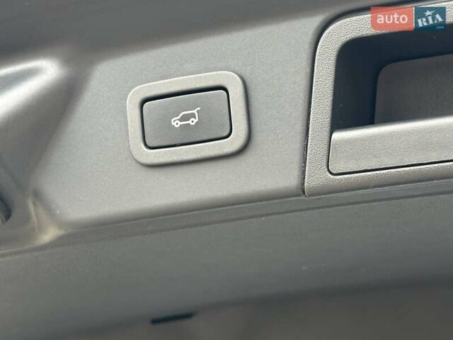 Білий Ленд Ровер Рендж Ровер Велар, об'ємом двигуна 2 л та пробігом 129 тис. км за 34900 $, фото 32 на Automoto.ua