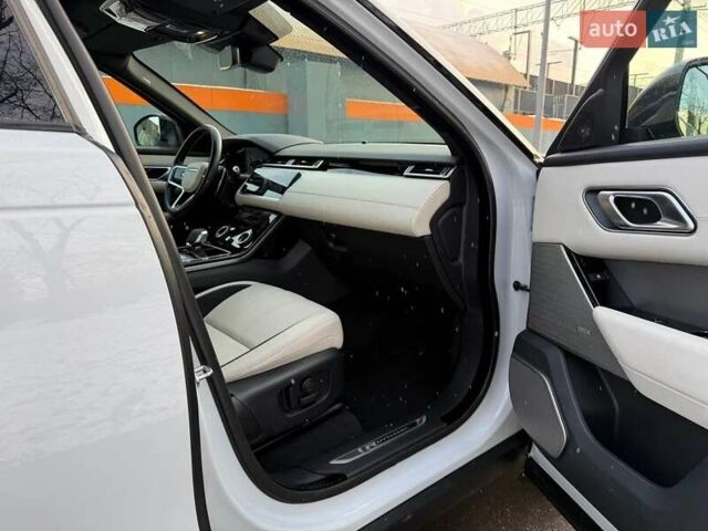 Белый Ленд Ровер Рендж Ровер Велар, объемом двигателя 3 л и пробегом 65 тыс. км за 29000 $, фото 9 на Automoto.ua