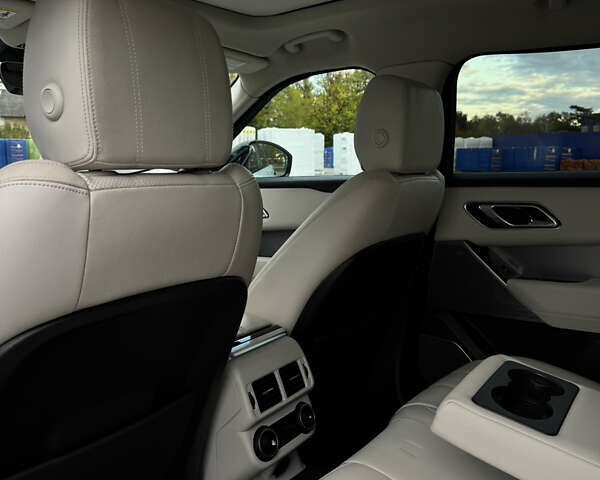 Белый Ленд Ровер Рендж Ровер Велар, объемом двигателя 2 л и пробегом 80 тыс. км за 35500 $, фото 46 на Automoto.ua