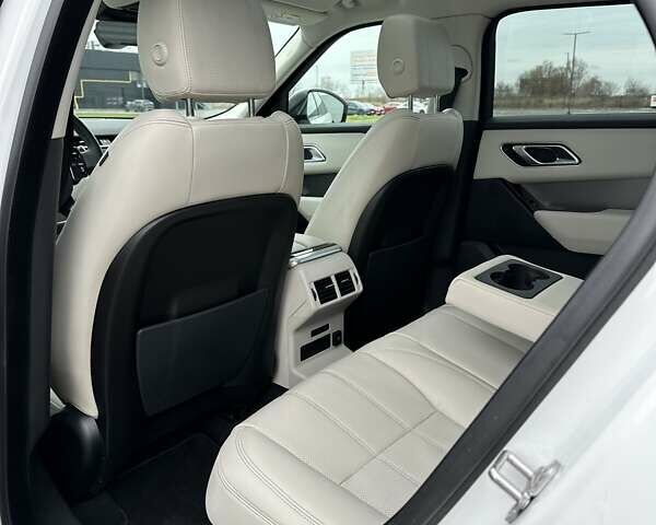 Білий Ленд Ровер Рендж Ровер Велар, об'ємом двигуна 2 л та пробігом 129 тис. км за 34900 $, фото 18 на Automoto.ua