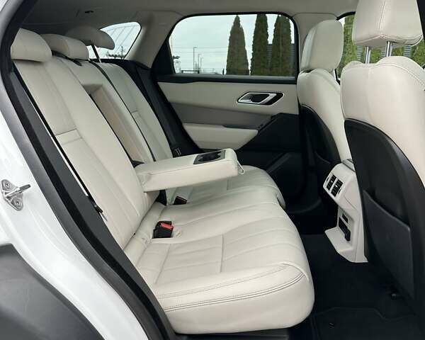 Білий Ленд Ровер Рендж Ровер Велар, об'ємом двигуна 2 л та пробігом 129 тис. км за 34900 $, фото 27 на Automoto.ua