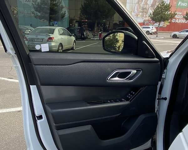 Белый Ленд Ровер Рендж Ровер Велар, объемом двигателя 3 л и пробегом 99 тыс. км за 39000 $, фото 12 на Automoto.ua