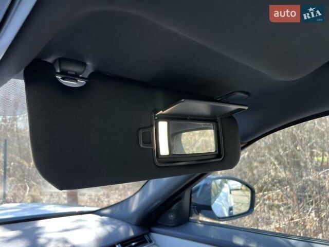 Белый Ленд Ровер Рендж Ровер Велар, объемом двигателя 2 л и пробегом 112 тыс. км за 31999 $, фото 28 на Automoto.ua