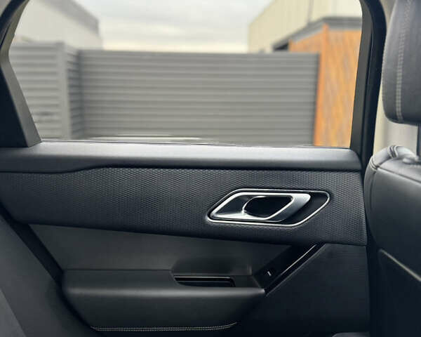 Белый Ленд Ровер Рендж Ровер Велар, объемом двигателя 2 л и пробегом 62 тыс. км за 39900 $, фото 21 на Automoto.ua