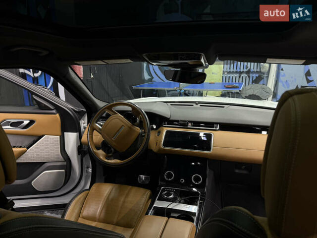 Белый Ленд Ровер Рендж Ровер Велар, объемом двигателя 3 л и пробегом 95 тыс. км за 43000 $, фото 7 на Automoto.ua