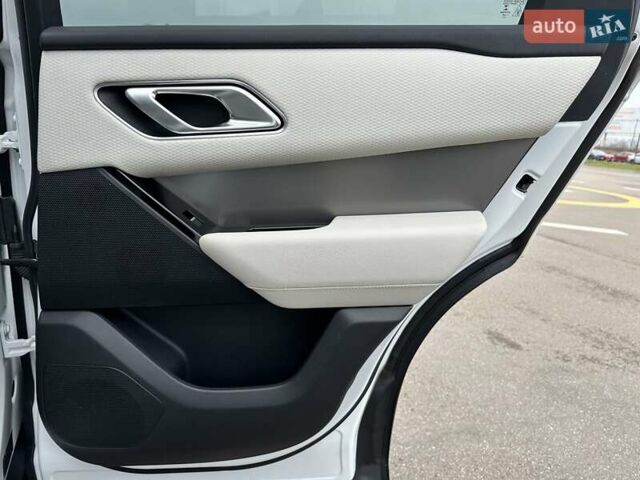 Білий Ленд Ровер Рендж Ровер Велар, об'ємом двигуна 2 л та пробігом 129 тис. км за 34900 $, фото 26 на Automoto.ua