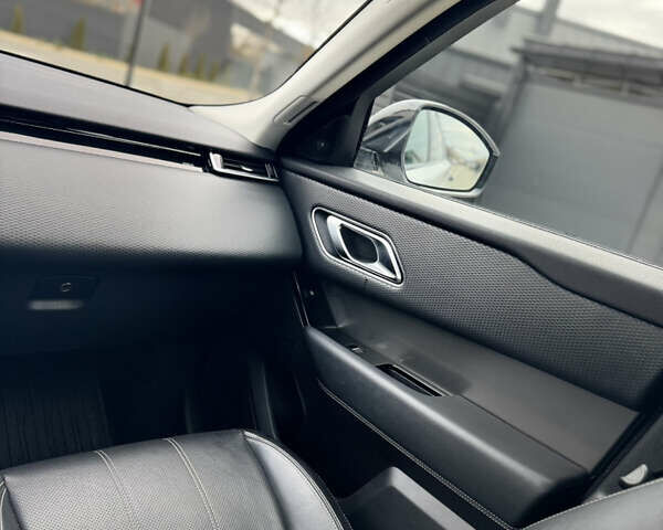 Белый Ленд Ровер Рендж Ровер Велар, объемом двигателя 2 л и пробегом 62 тыс. км за 39900 $, фото 18 на Automoto.ua