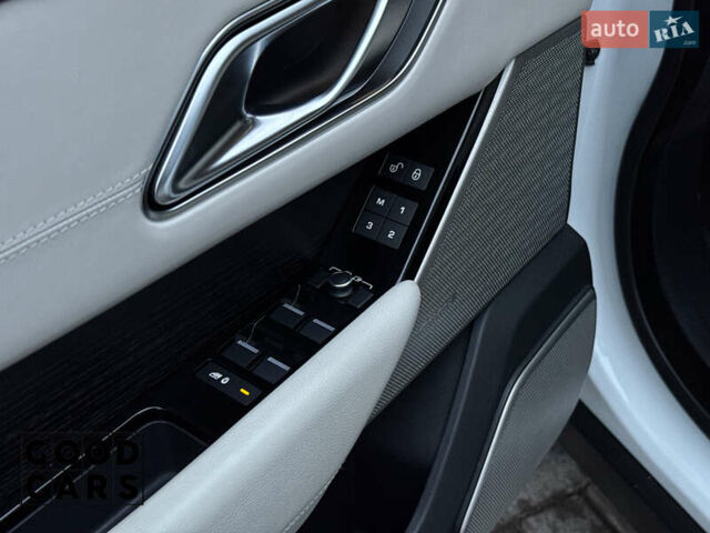 Белый Ленд Ровер Рендж Ровер Велар, объемом двигателя 2 л и пробегом 51 тыс. км за 42500 $, фото 18 на Automoto.ua