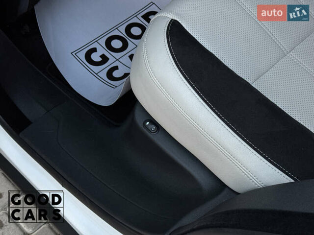 Белый Ленд Ровер Рендж Ровер Велар, объемом двигателя 2 л и пробегом 79 тыс. км за 43000 $, фото 23 на Automoto.ua