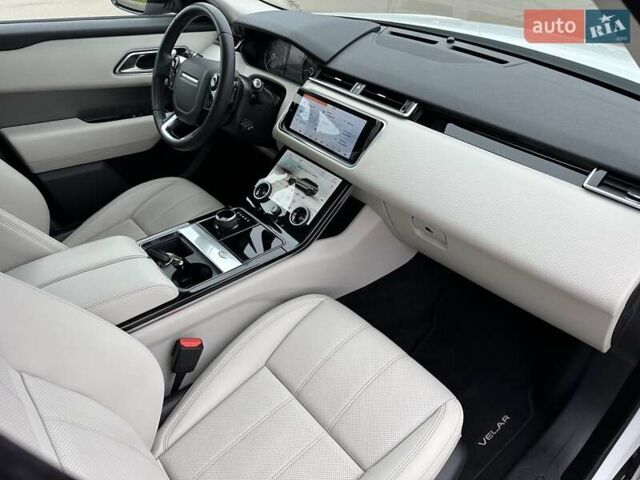 Білий Ленд Ровер Рендж Ровер Велар, об'ємом двигуна 2 л та пробігом 129 тис. км за 34900 $, фото 28 на Automoto.ua