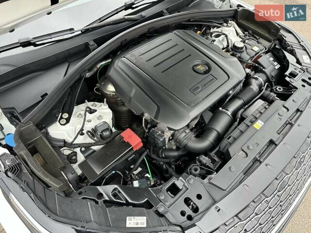 Білий Ленд Ровер Рендж Ровер Велар, об'ємом двигуна 2 л та пробігом 129 тис. км за 34900 $, фото 36 на Automoto.ua