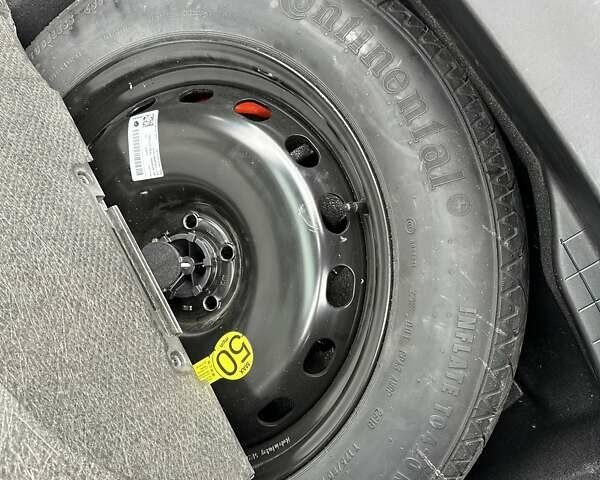 Білий Ленд Ровер Рендж Ровер Велар, об'ємом двигуна 2 л та пробігом 129 тис. км за 34900 $, фото 33 на Automoto.ua