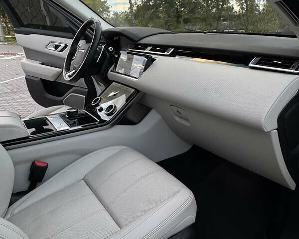 Белый Ленд Ровер Рендж Ровер Велар, объемом двигателя 2 л и пробегом 80 тыс. км за 35500 $, фото 32 на Automoto.ua