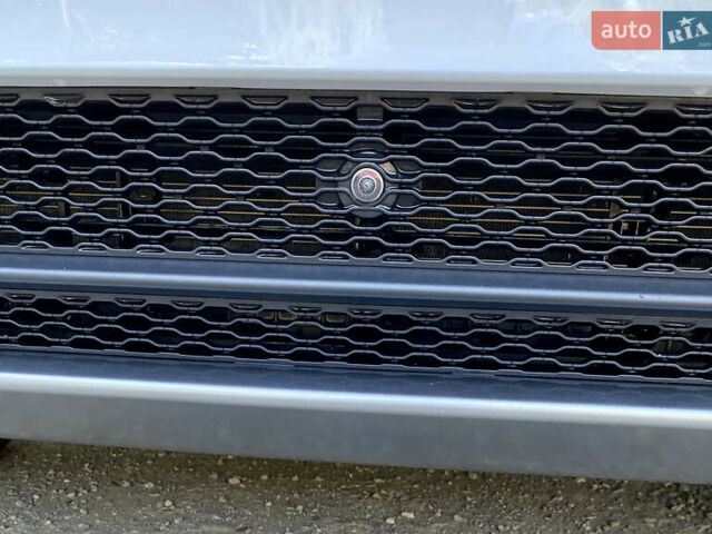 Белый Ленд Ровер Рендж Ровер Велар, объемом двигателя 2 л и пробегом 60 тыс. км за 47500 $, фото 27 на Automoto.ua