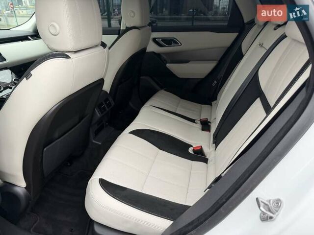 Білий Ленд Ровер Рендж Ровер Велар, об'ємом двигуна 2 л та пробігом 88 тис. км за 44700 $, фото 47 на Automoto.ua