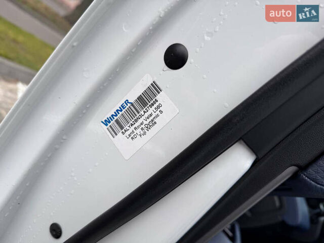 Белый Ленд Ровер Рендж Ровер Велар, объемом двигателя 2 л и пробегом 151 тыс. км за 34800 $, фото 36 на Automoto.ua