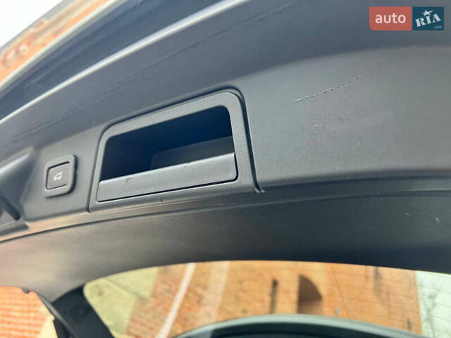 Білий Ленд Ровер Рендж Ровер Велар, об'ємом двигуна 2 л та пробігом 129 тис. км за 35900 $, фото 22 на Automoto.ua