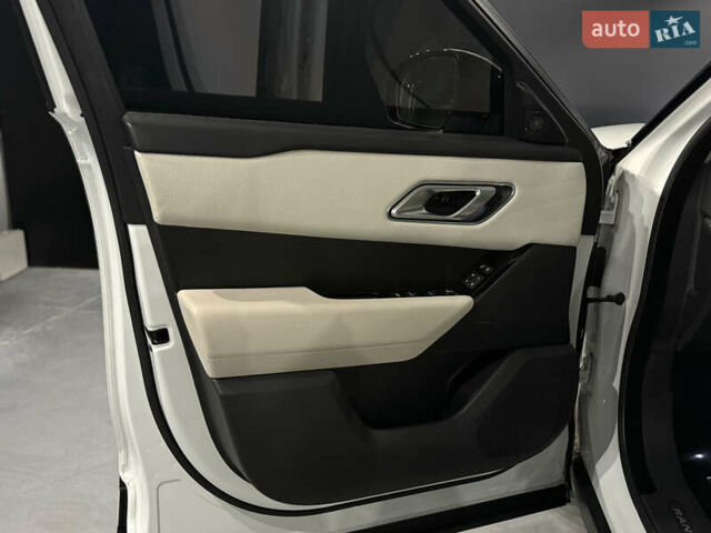 Белый Ленд Ровер Рендж Ровер Велар, объемом двигателя 2 л и пробегом 69 тыс. км за 44500 $, фото 31 на Automoto.ua