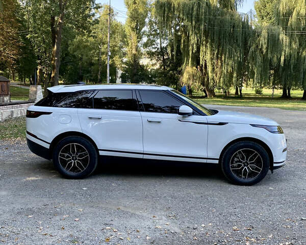 Белый Ленд Ровер Рендж Ровер Велар, объемом двигателя 2 л и пробегом 60 тыс. км за 47500 $, фото 6 на Automoto.ua