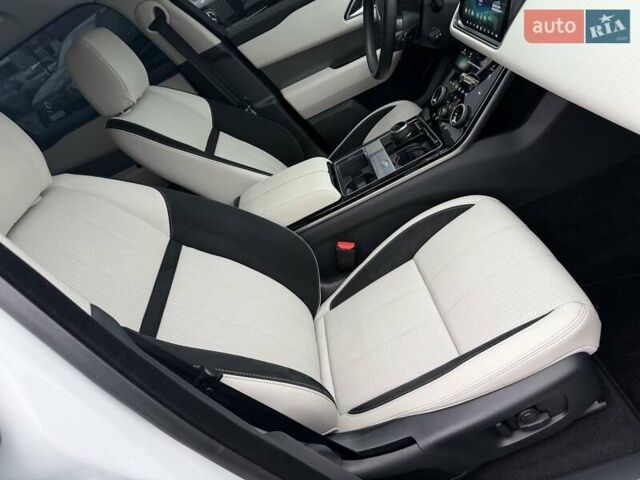 Білий Ленд Ровер Рендж Ровер Велар, об'ємом двигуна 2 л та пробігом 88 тис. км за 44700 $, фото 41 на Automoto.ua