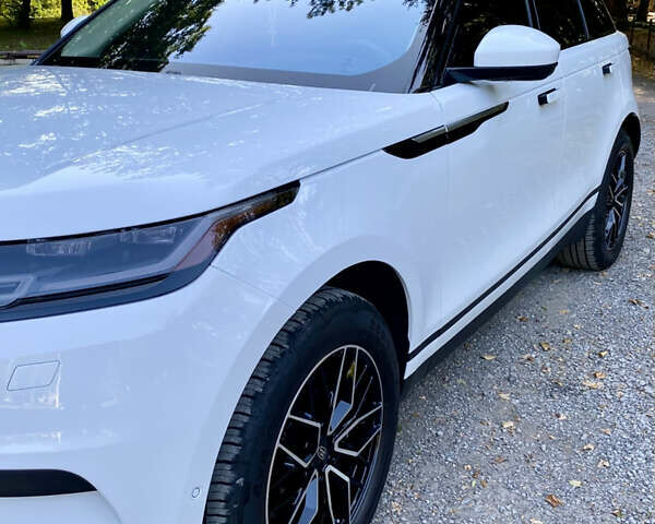 Белый Ленд Ровер Рендж Ровер Велар, объемом двигателя 2 л и пробегом 60 тыс. км за 47500 $, фото 7 на Automoto.ua