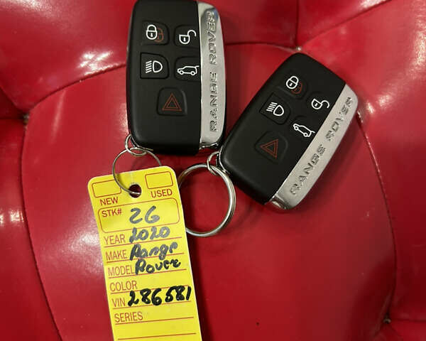 Білий Ленд Ровер Рендж Ровер Велар, об'ємом двигуна 2 л та пробігом 129 тис. км за 35900 $, фото 38 на Automoto.ua