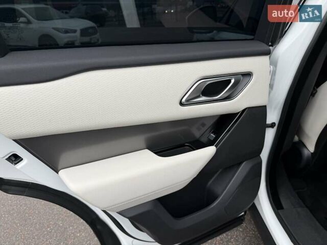 Білий Ленд Ровер Рендж Ровер Велар, об'ємом двигуна 2 л та пробігом 88 тис. км за 44700 $, фото 48 на Automoto.ua