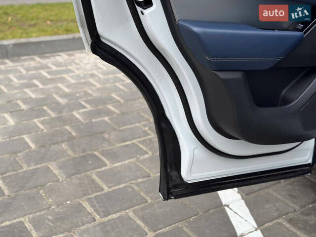 Белый Ленд Ровер Рендж Ровер Велар, объемом двигателя 2 л и пробегом 151 тыс. км за 34800 $, фото 21 на Automoto.ua