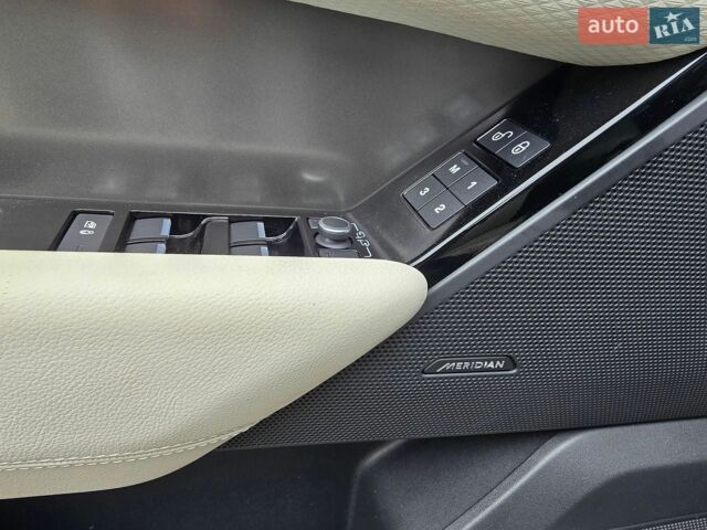 Білий Ленд Ровер Рендж Ровер Велар, об'ємом двигуна 2 л та пробігом 82 тис. км за 36222 $, фото 15 на Automoto.ua