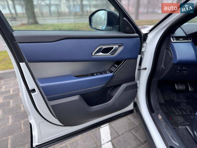 Белый Ленд Ровер Рендж Ровер Велар, объемом двигателя 2 л и пробегом 151 тыс. км за 34800 $, фото 28 на Automoto.ua