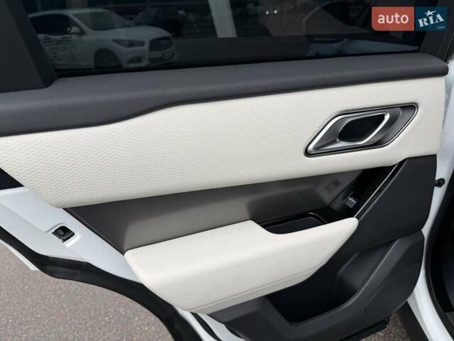Білий Ленд Ровер Рендж Ровер Велар, об'ємом двигуна 2 л та пробігом 88 тис. км за 44700 $, фото 51 на Automoto.ua