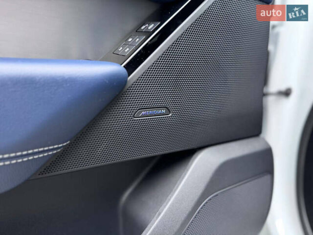 Белый Ленд Ровер Рендж Ровер Велар, объемом двигателя 2 л и пробегом 151 тыс. км за 34800 $, фото 29 на Automoto.ua