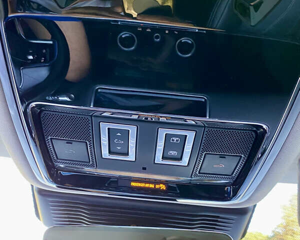 Белый Ленд Ровер Рендж Ровер Велар, объемом двигателя 2 л и пробегом 60 тыс. км за 47500 $, фото 25 на Automoto.ua