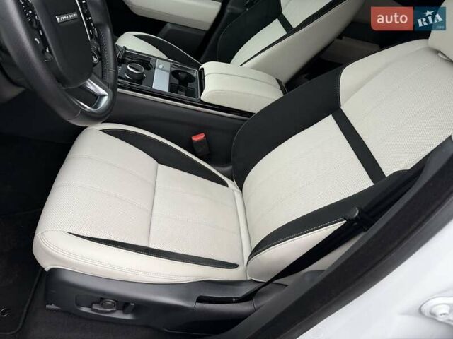 Білий Ленд Ровер Рендж Ровер Велар, об'ємом двигуна 2 л та пробігом 88 тис. км за 44700 $, фото 52 на Automoto.ua