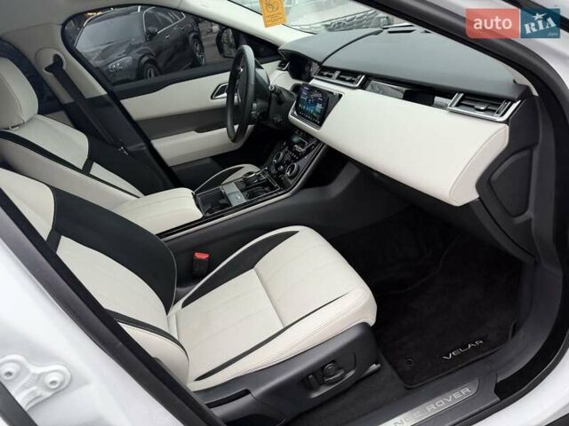 Білий Ленд Ровер Рендж Ровер Велар, об'ємом двигуна 2 л та пробігом 88 тис. км за 44700 $, фото 40 на Automoto.ua