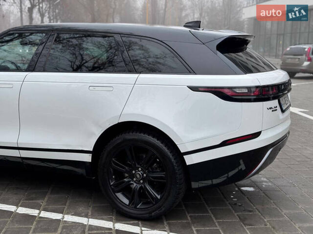 Белый Ленд Ровер Рендж Ровер Велар, объемом двигателя 2 л и пробегом 151 тыс. км за 34800 $, фото 12 на Automoto.ua