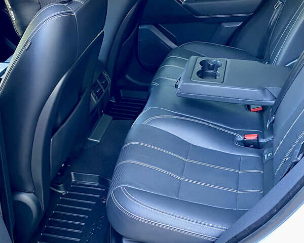 Белый Ленд Ровер Рендж Ровер Велар, объемом двигателя 2 л и пробегом 60 тыс. км за 47500 $, фото 22 на Automoto.ua