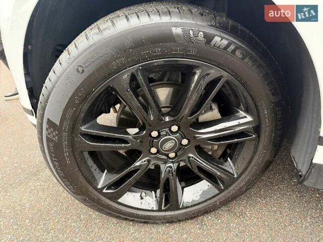 Білий Ленд Ровер Рендж Ровер Велар, об'ємом двигуна 2 л та пробігом 88 тис. км за 44700 $, фото 33 на Automoto.ua